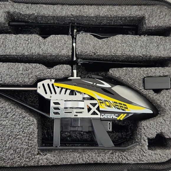 NWT yellow remote controlled helicopter - Picture 5 of 9